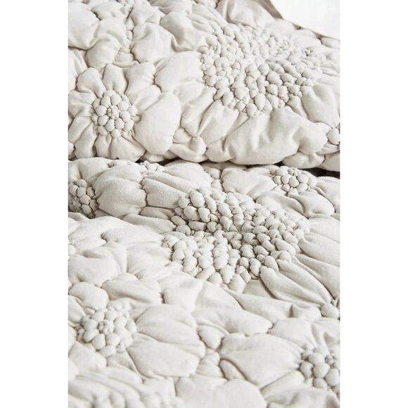 Anthroplogie Textured Piazza Quilt in Soft Gray King Size - Picture 3 of 3